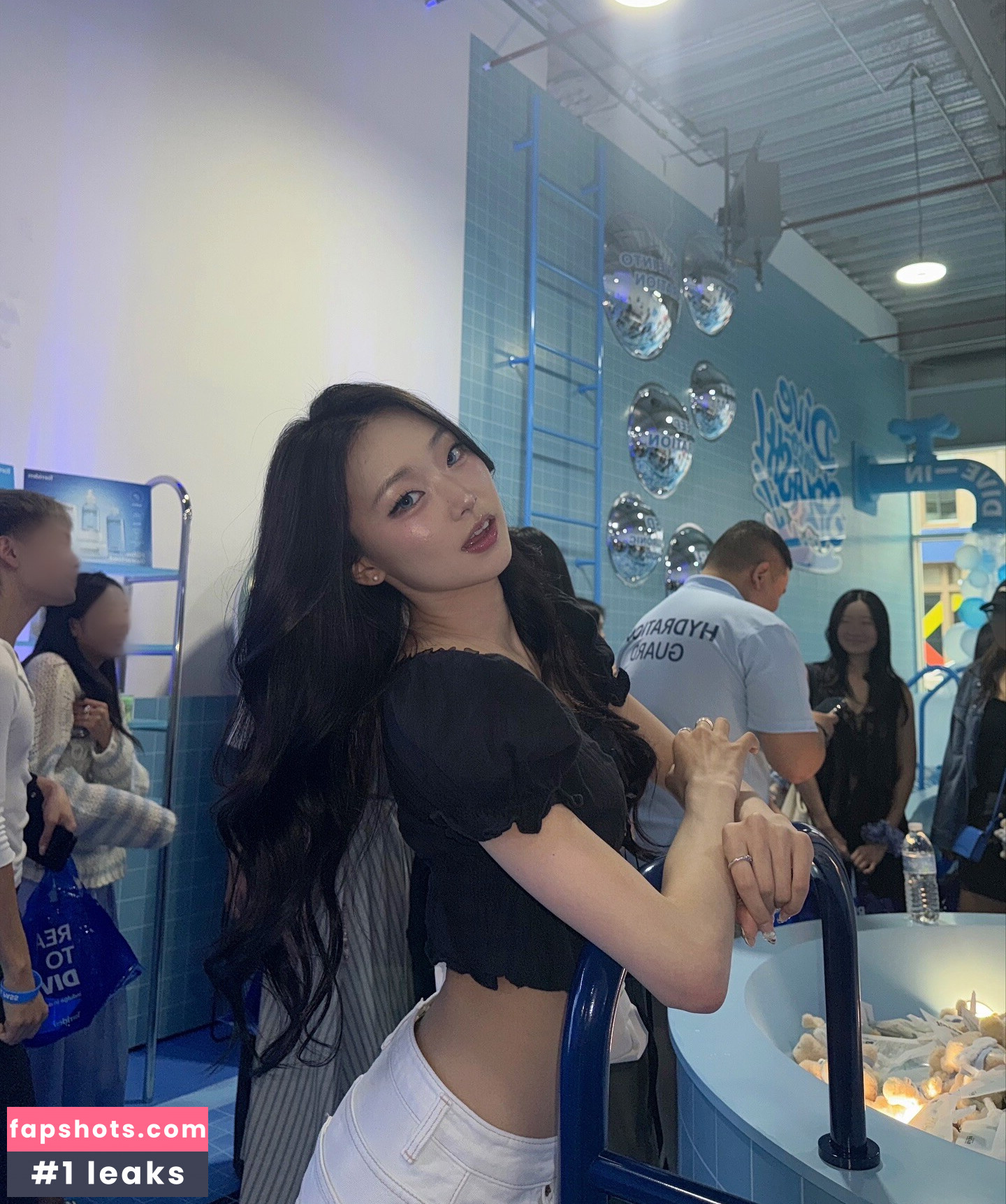 Hena Yang gallery photo #5