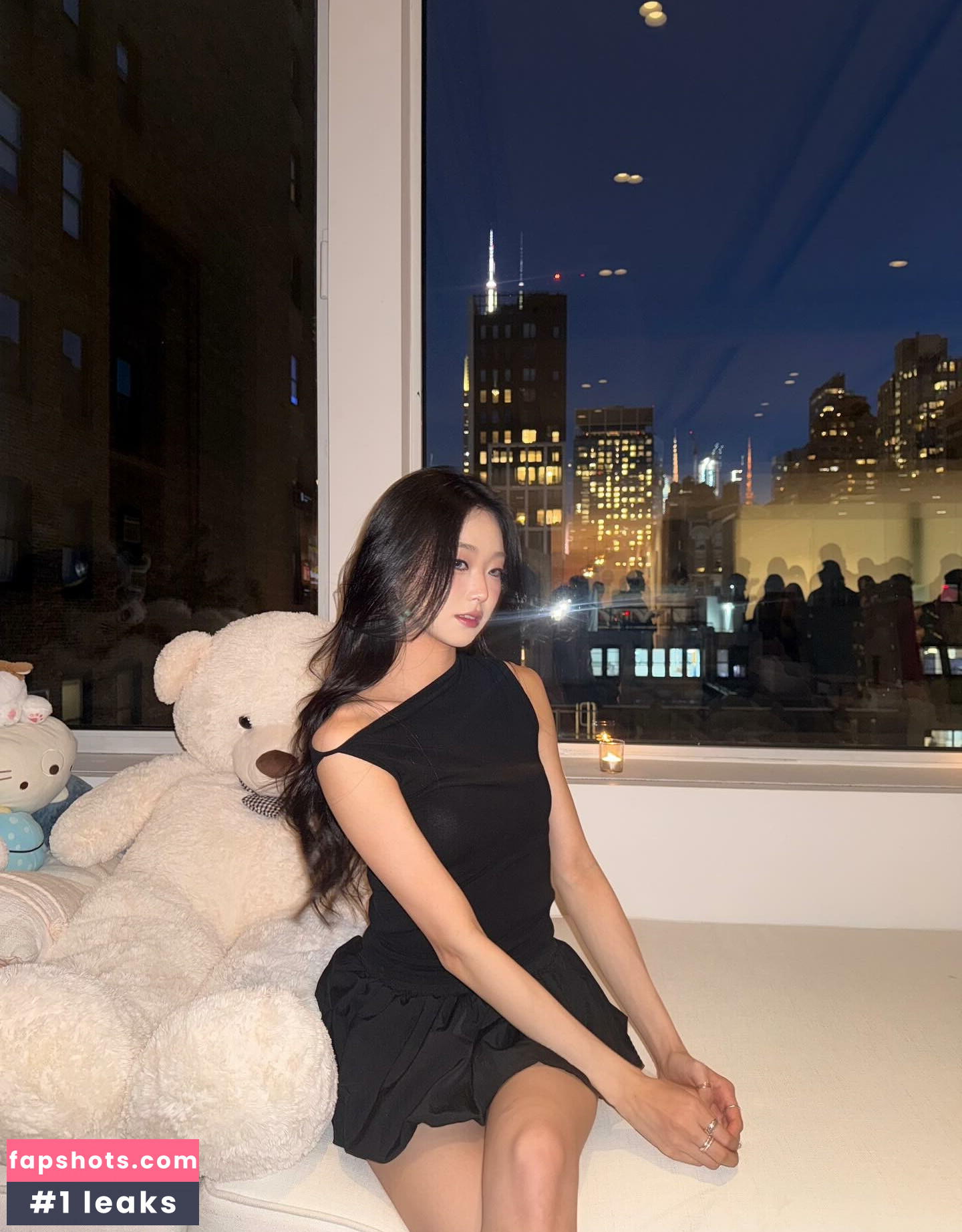 Hena Yang gallery photo #6