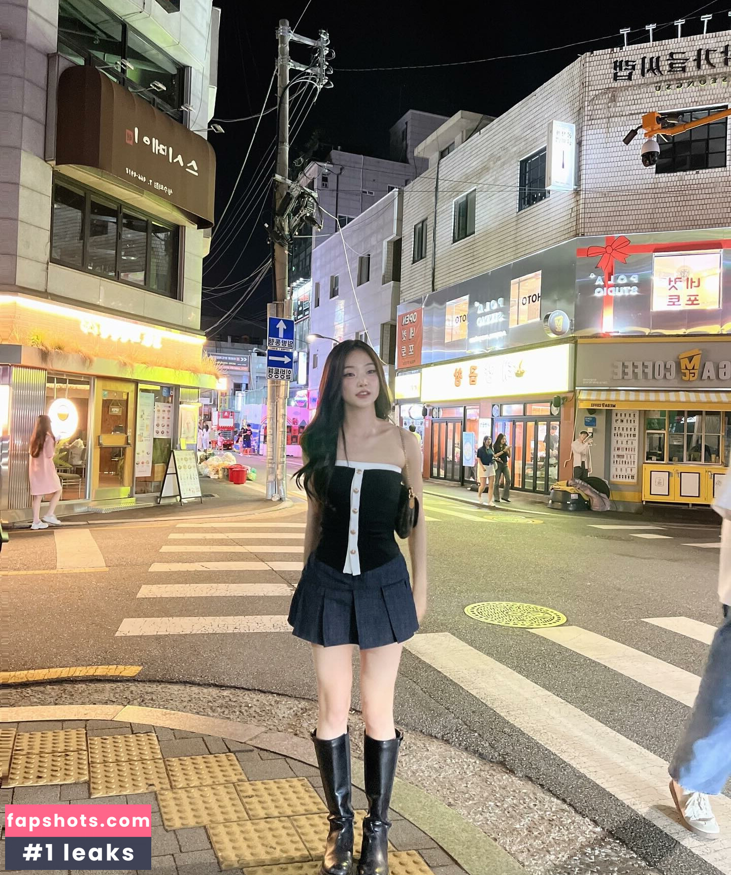 Hena Yang gallery photo #53