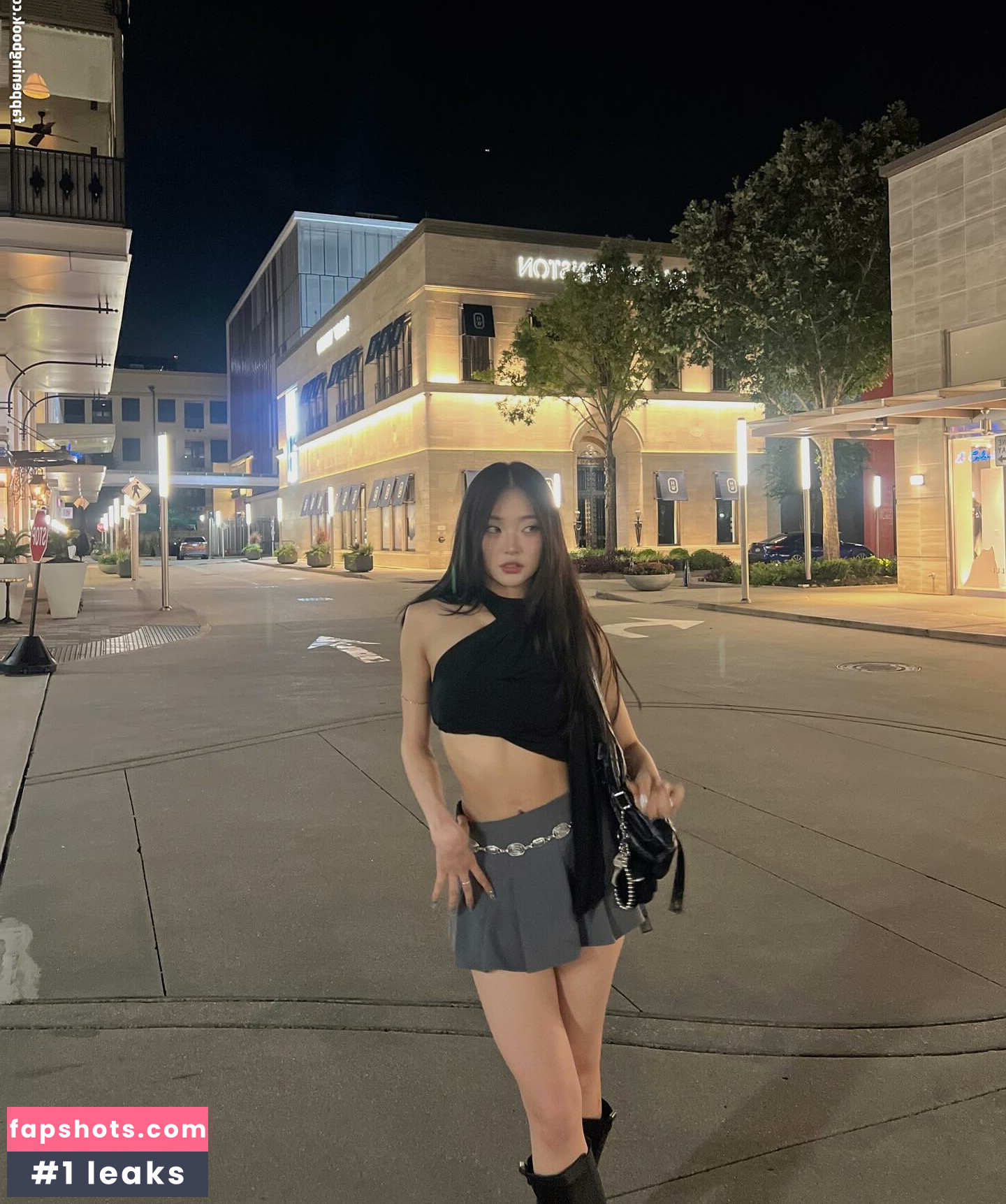 Hena Yang gallery photo #58