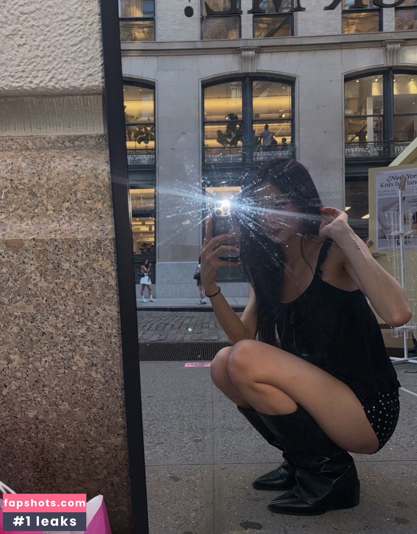 Hena Yang gallery photo #8