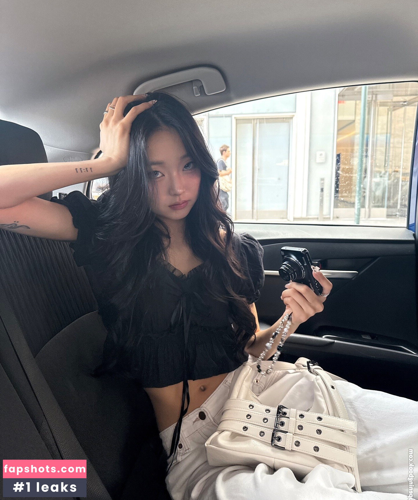 Hena Yang gallery photo #9