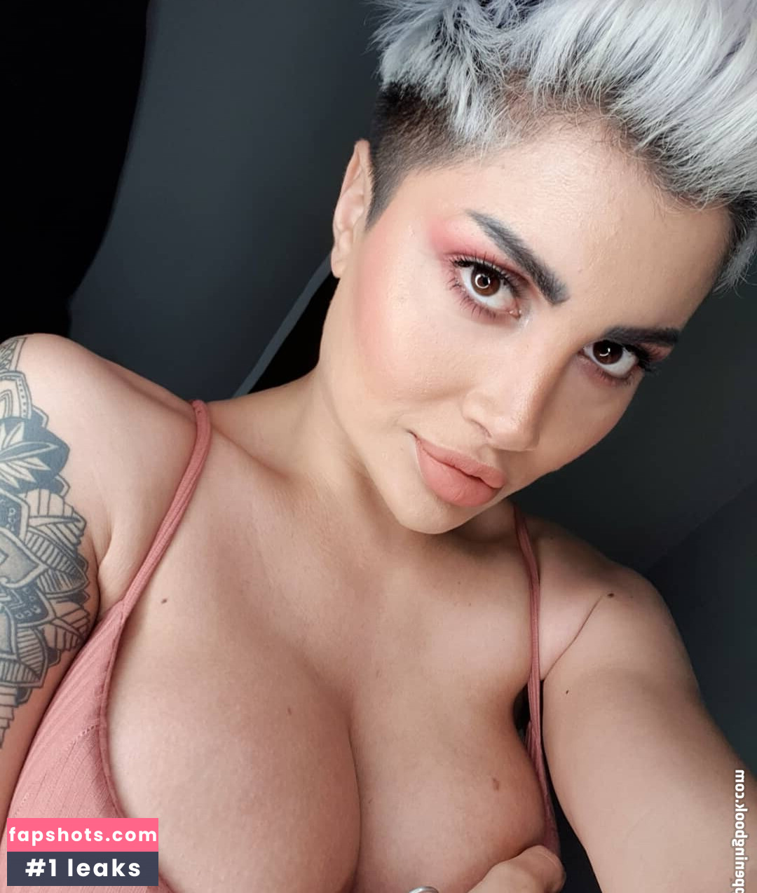 Heves Güzel gallery photo #14