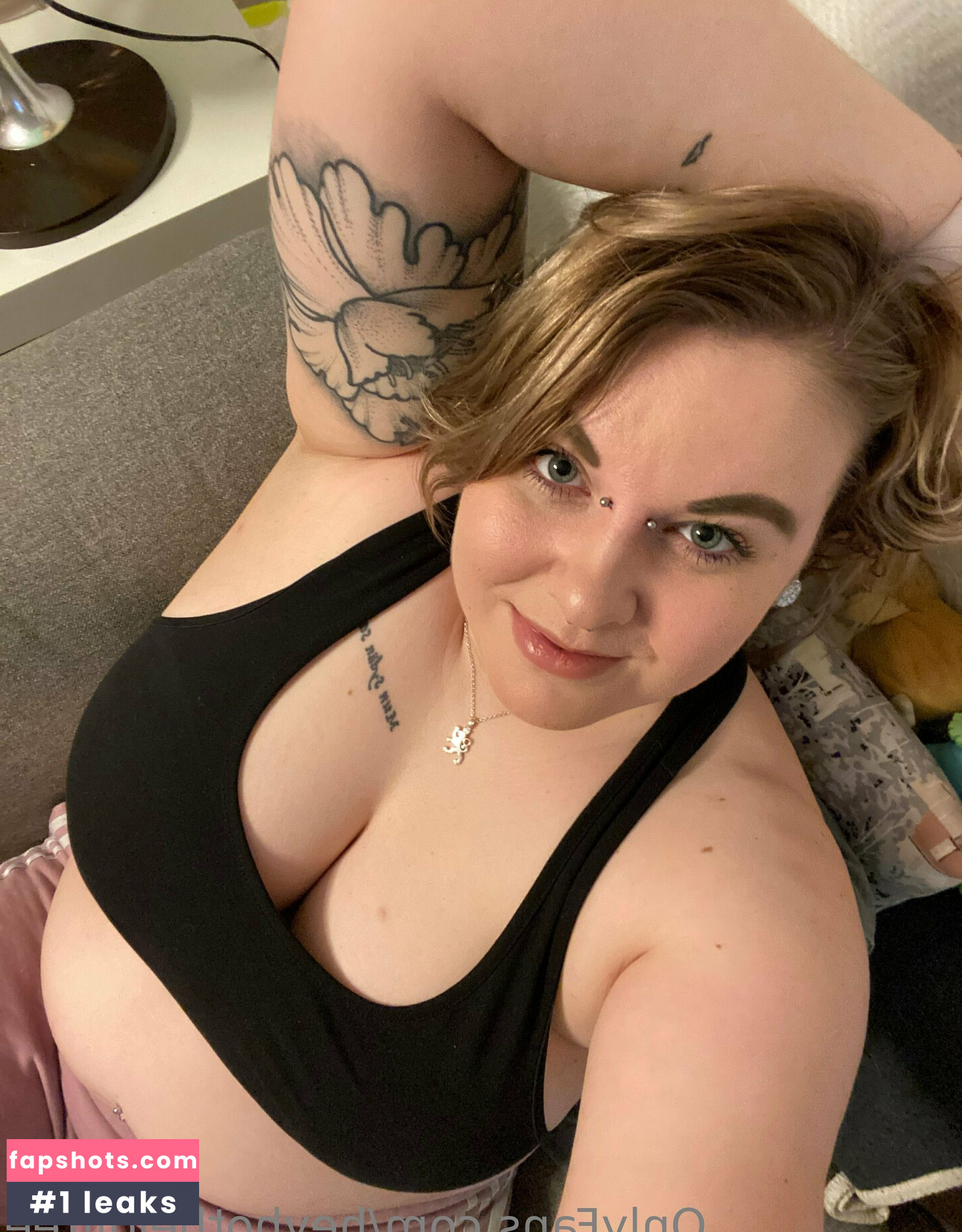 heyhotheidifree nude babe gallery