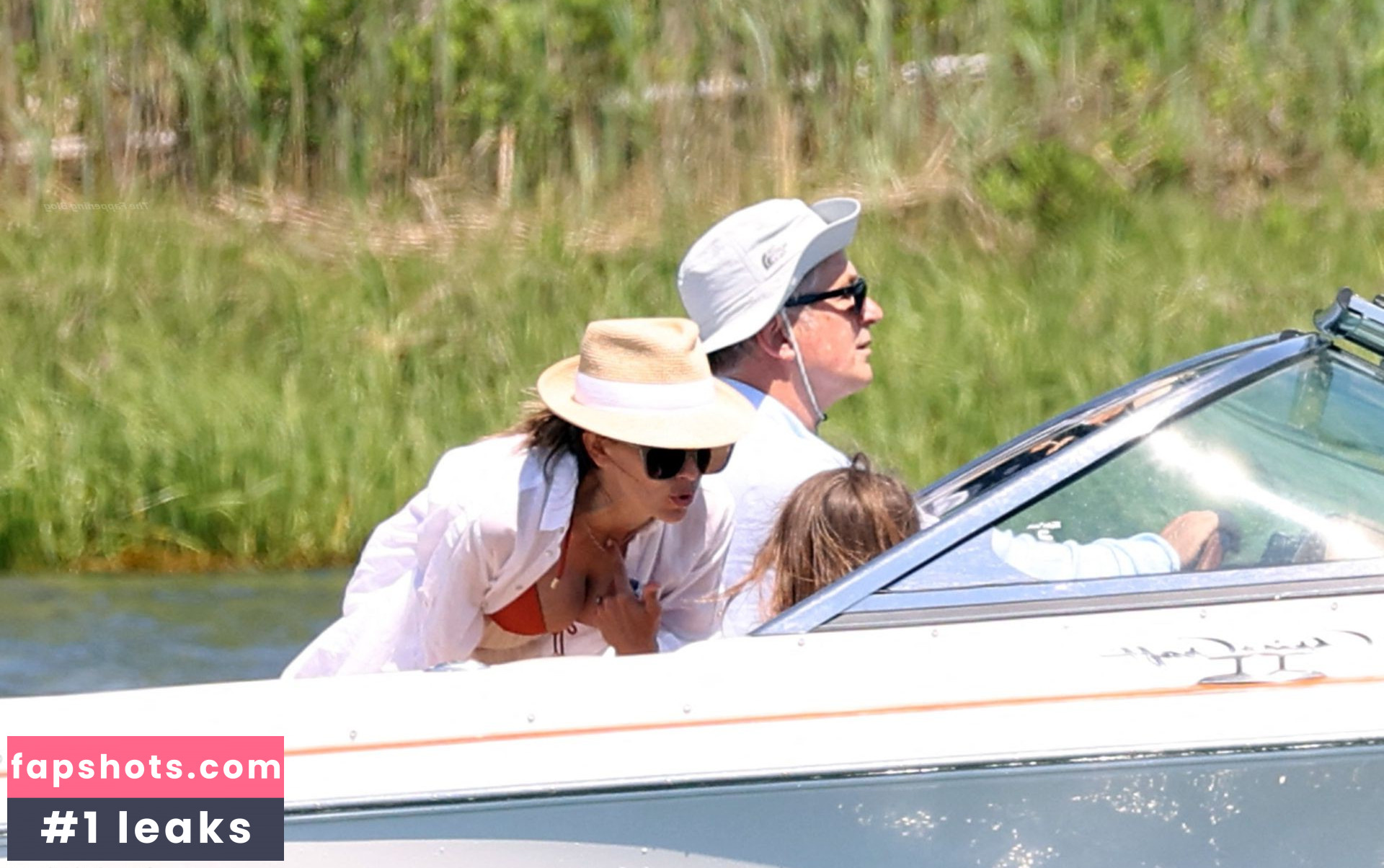 Hilaria Baldwin gallery photo #17