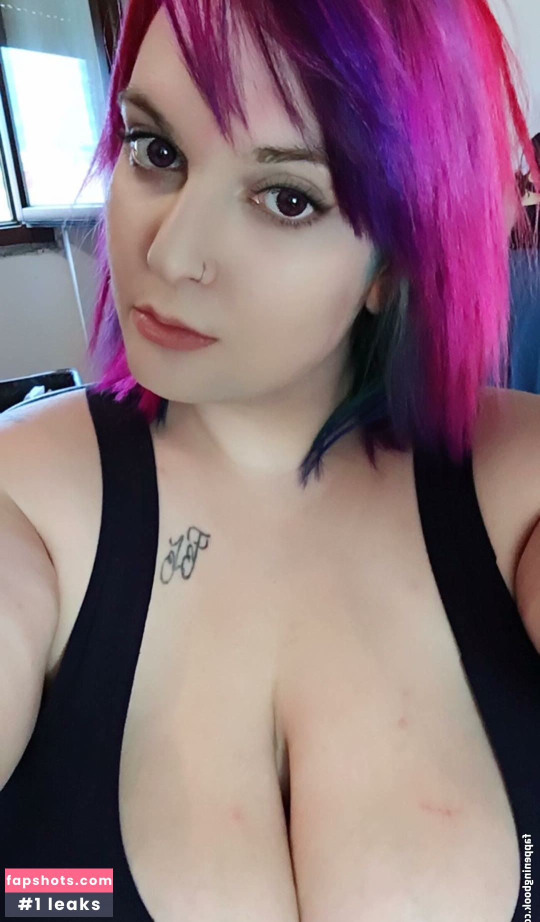 Hilary Ilariaa gallery photo #24