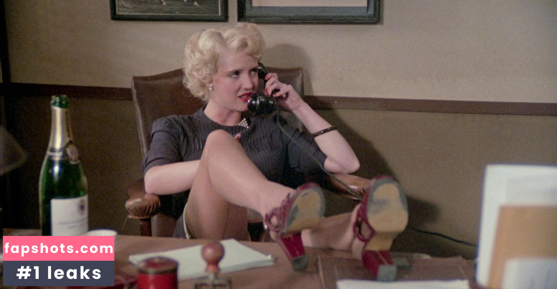 Hillary Summers nude babe gallery