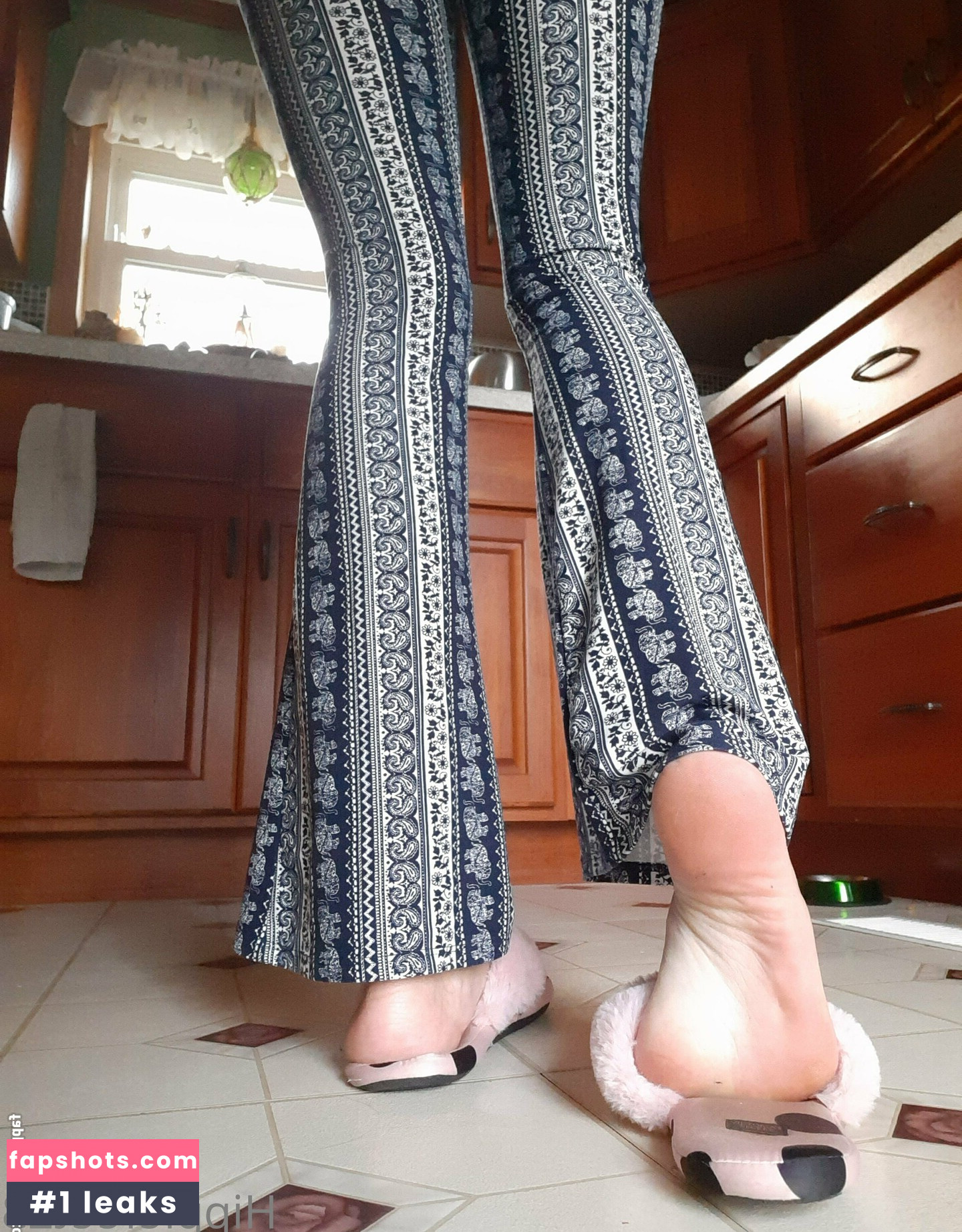 hippiefeet23 gallery photo #24