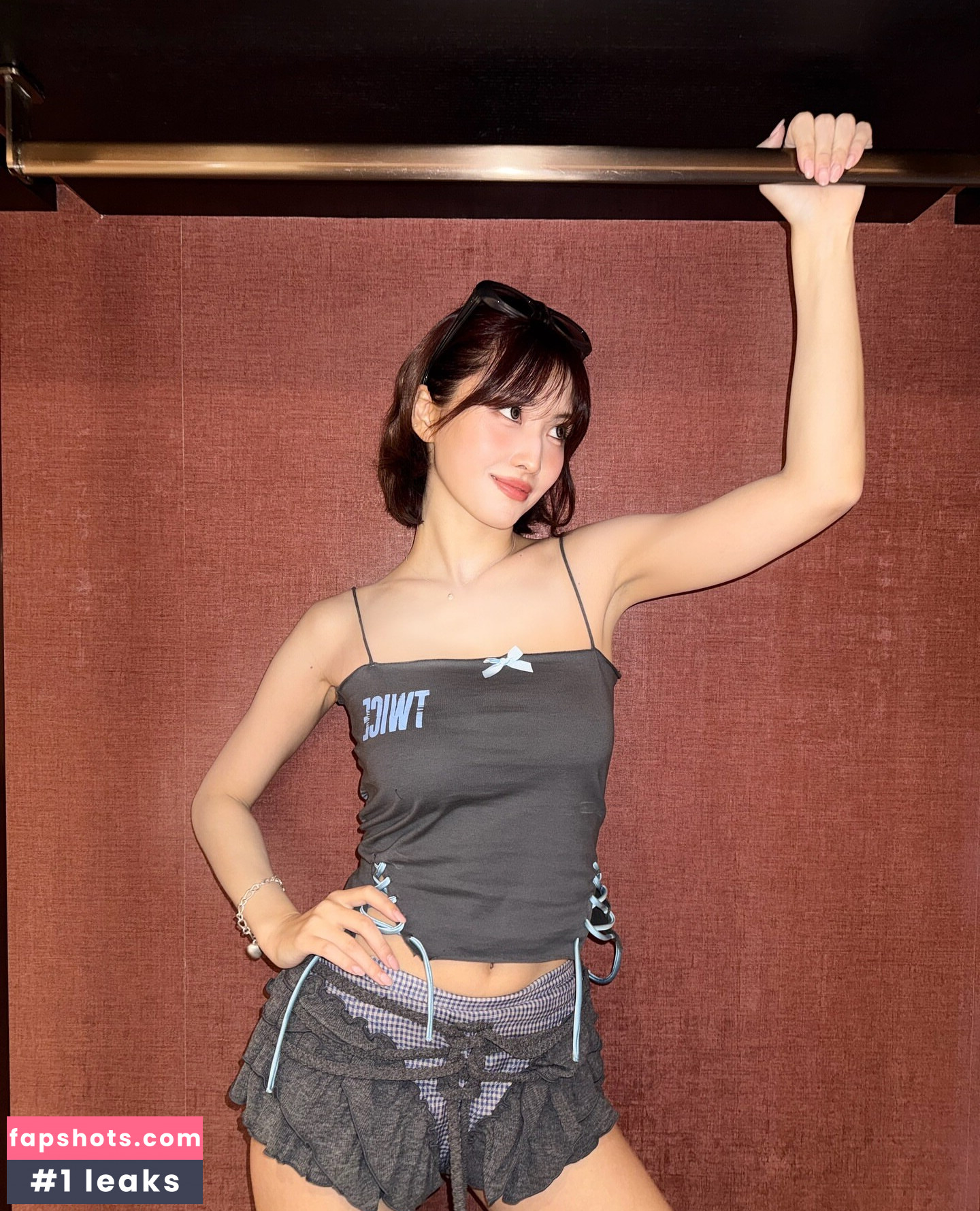 Hirai Momo gallery photo #2