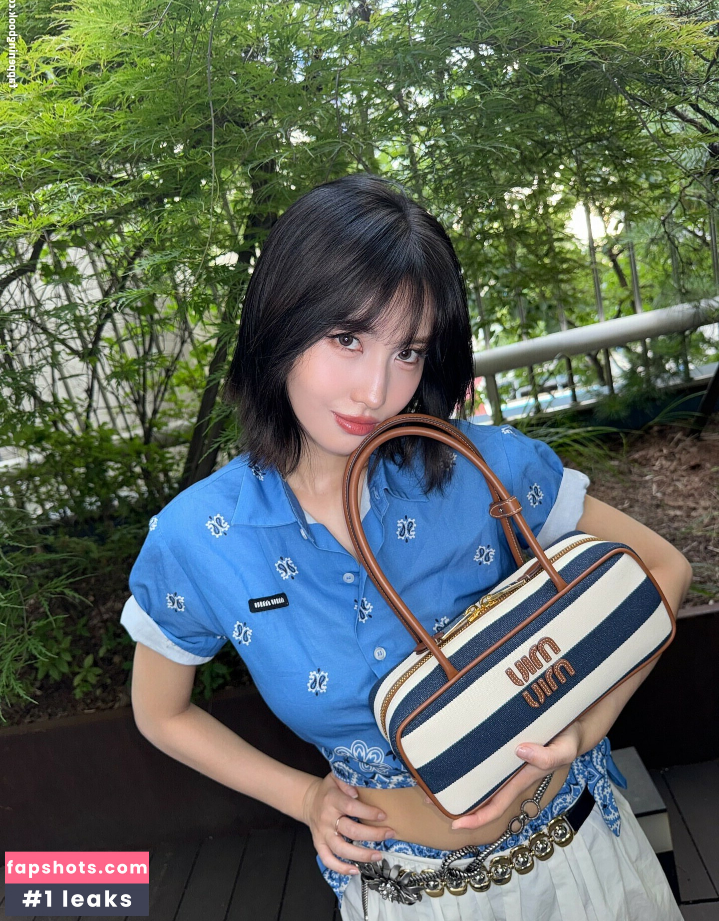 Hirai Momo gallery photo #14