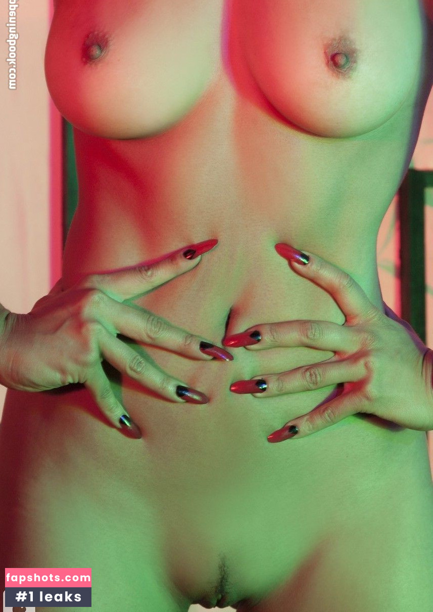 Hiromi Oshima gallery photo #9