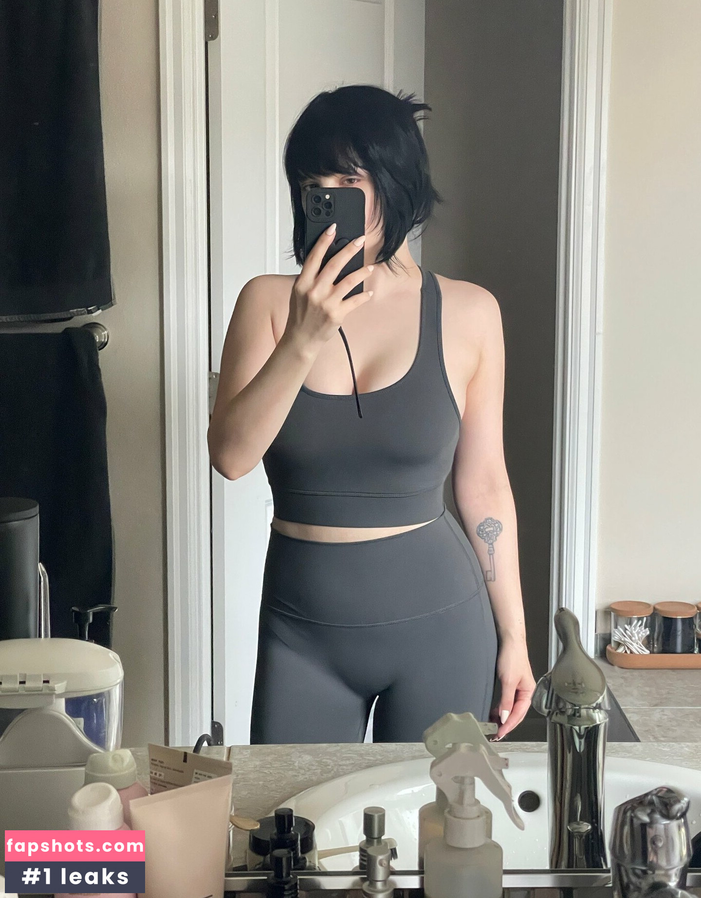 Hiso Neko gallery photo #100