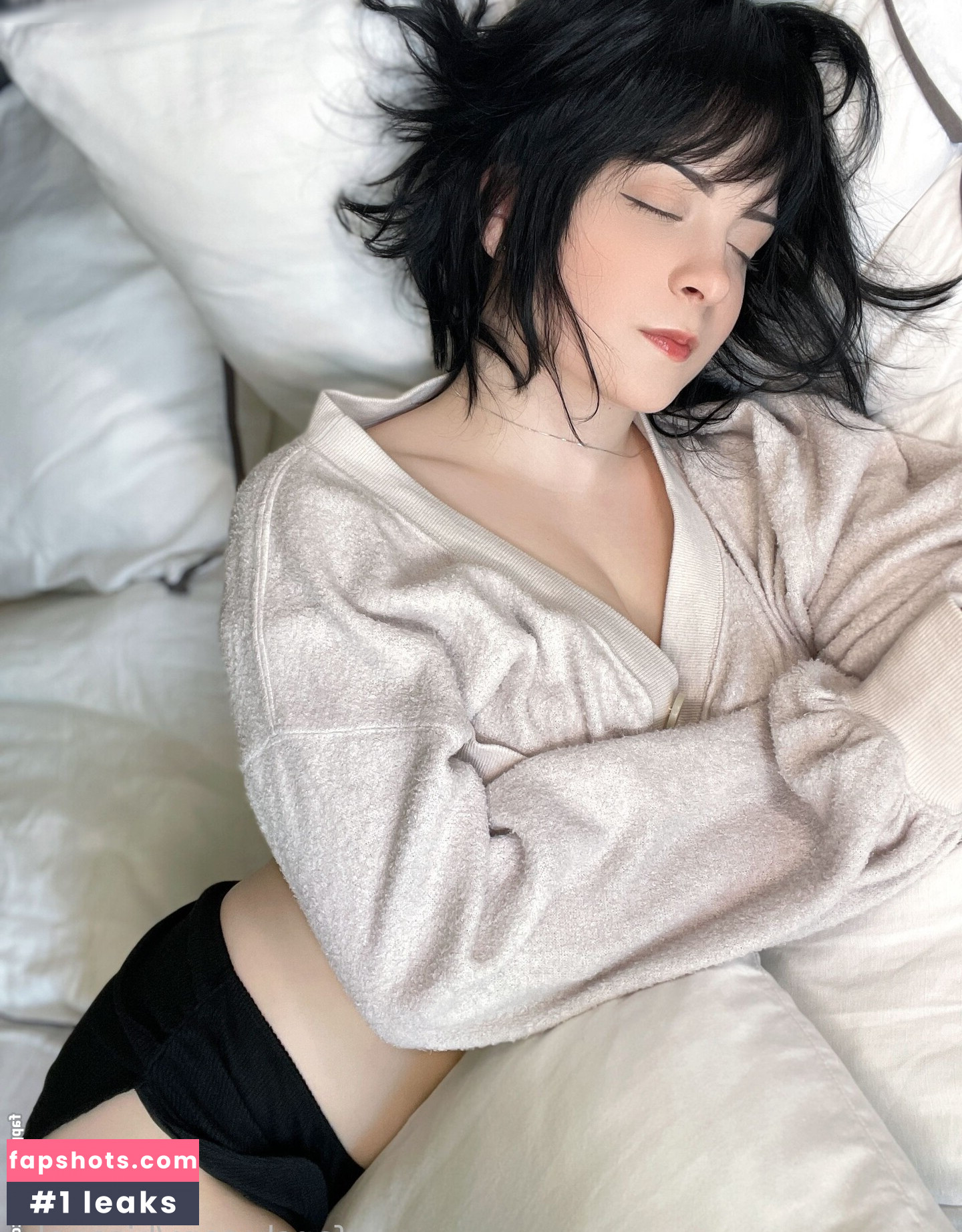 Hisoneko gallery photo #29