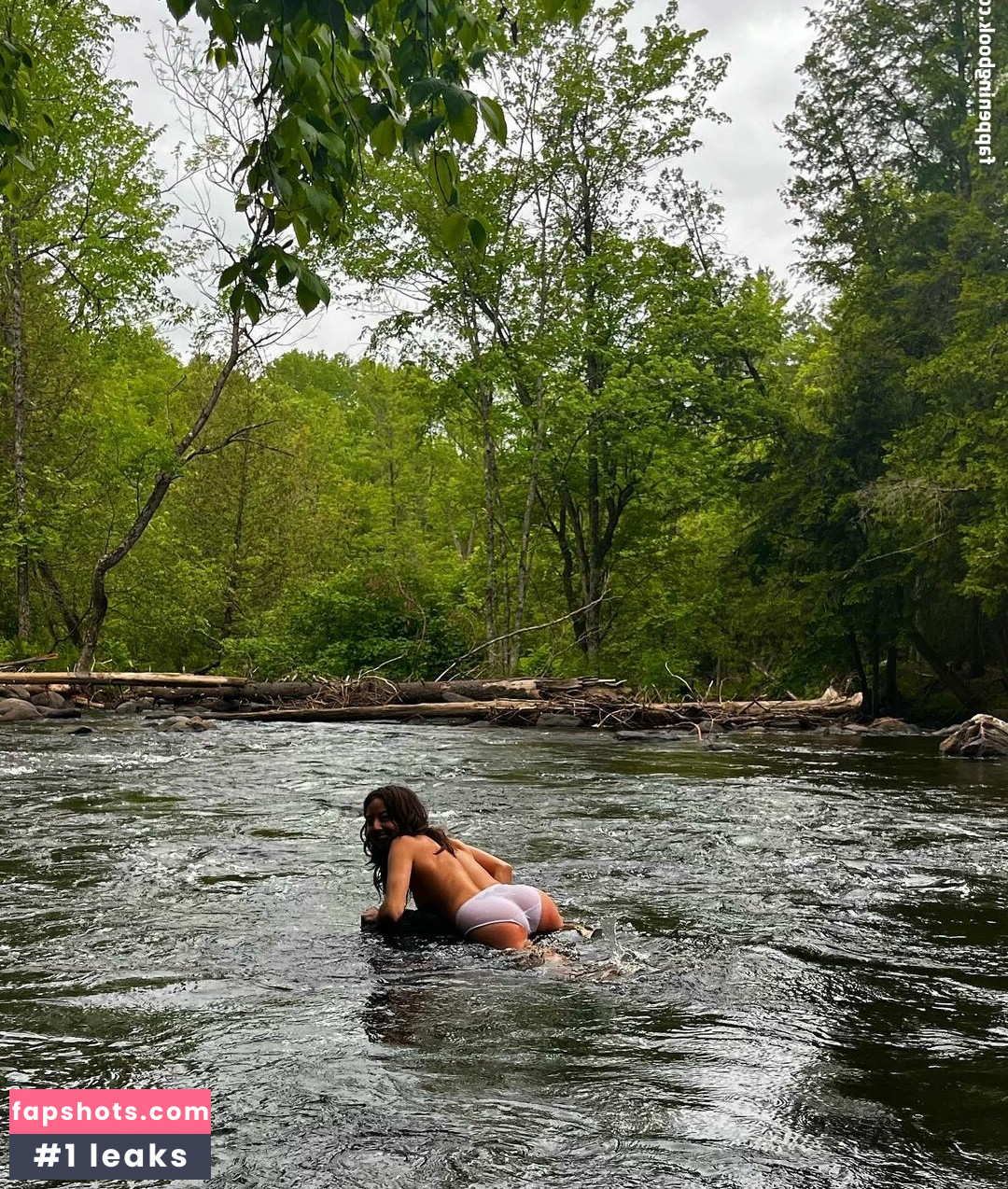 Hitchhikercourtney gallery photo #5