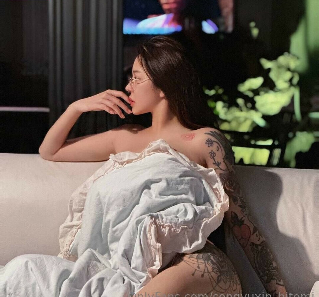 hitomi-songyuxin Nude Leaks OnlyFans Photos #612 - LeakJerk