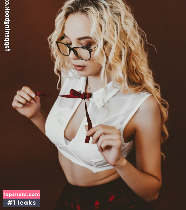 Holl1would gallery photo #35