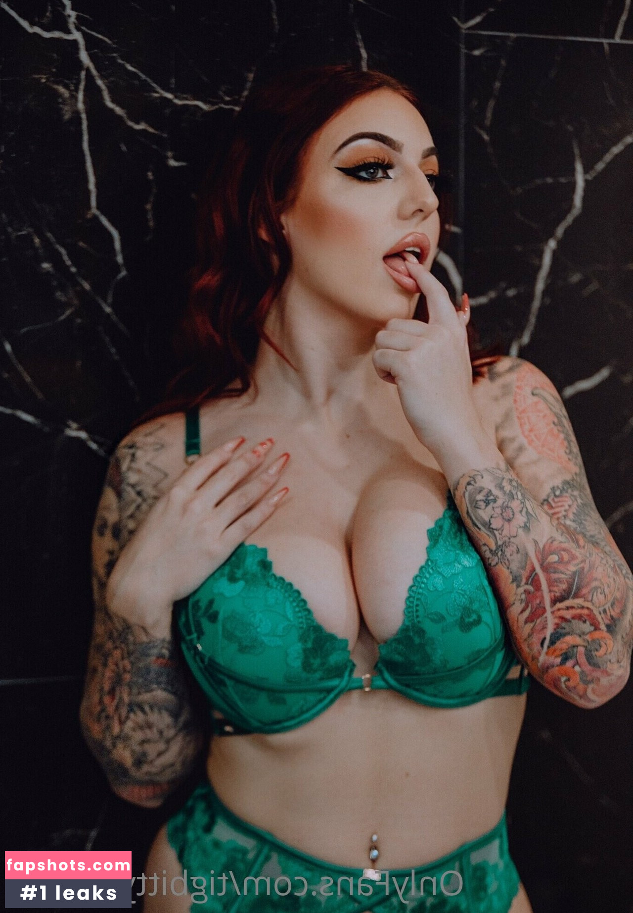 Holli Curtis gallery photo #12