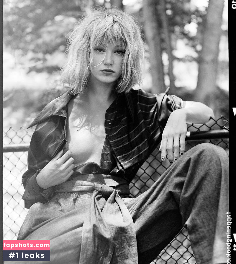 Hollie-May Saker nude babe gallery