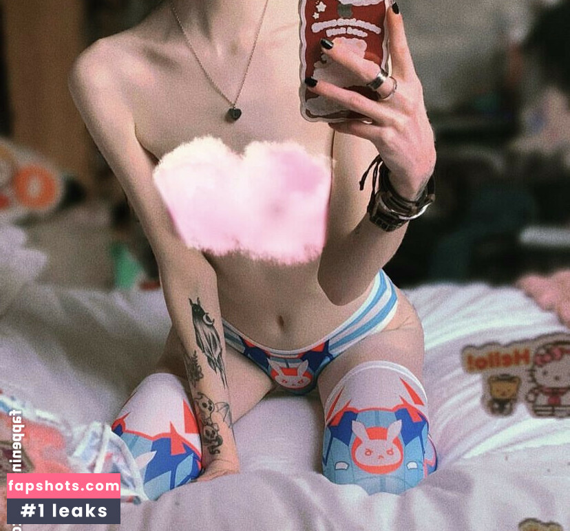 Hollowpix_ nude babe gallery