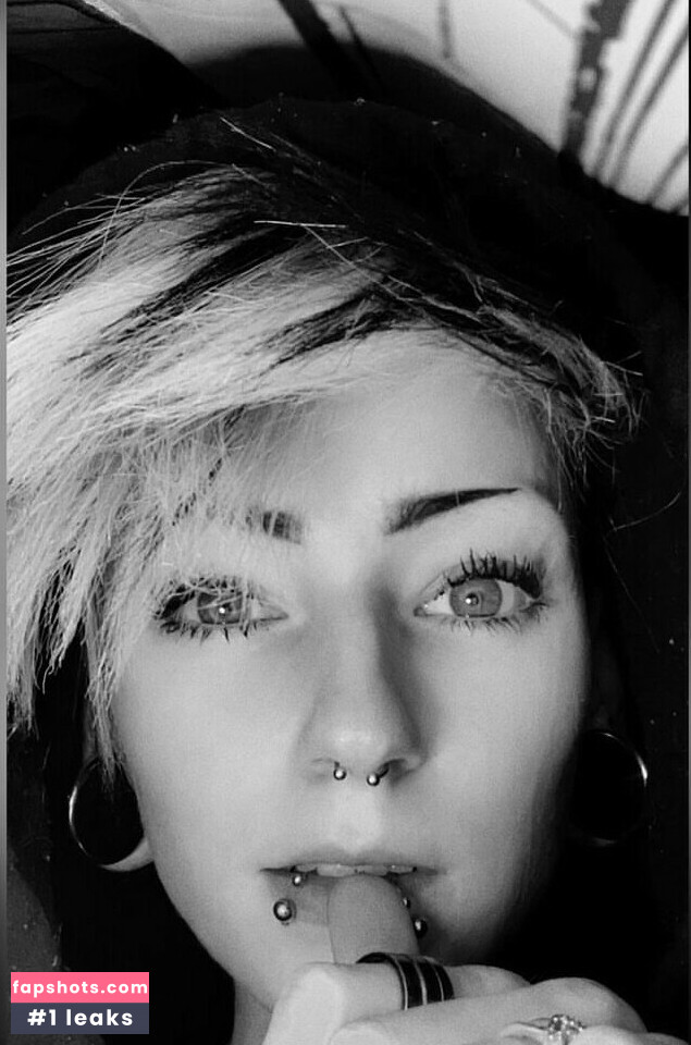 Hollowpix_ gallery photo #4