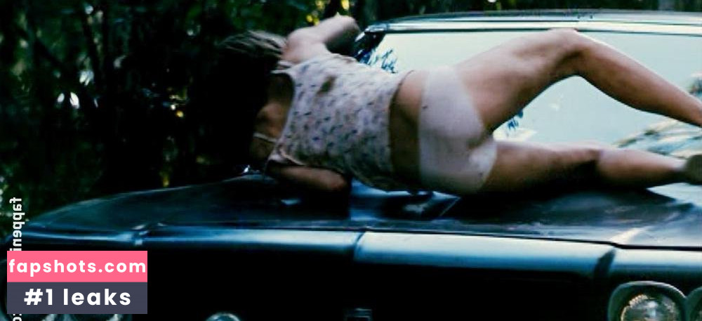 Holly Baldwin gallery photo #4