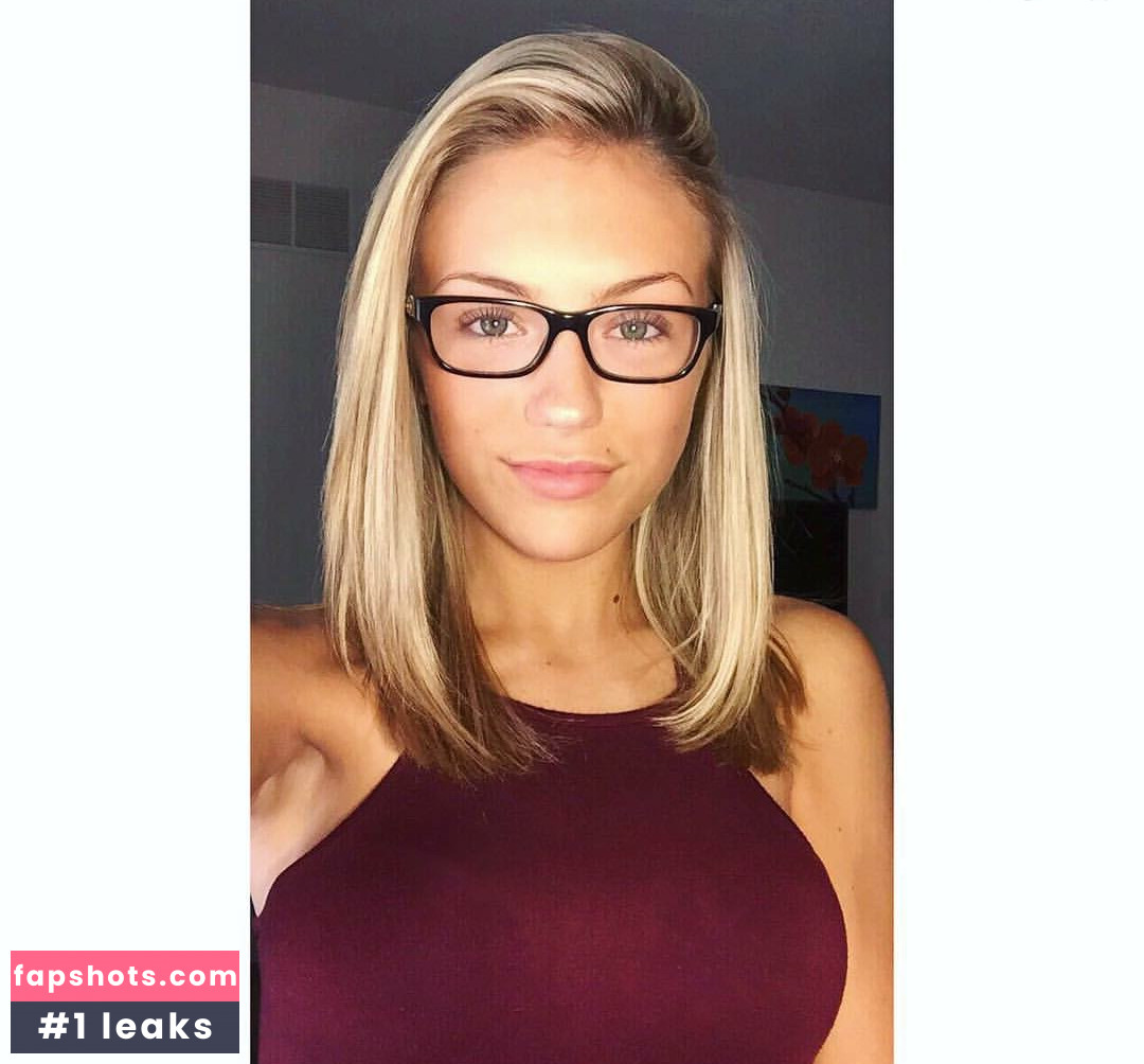 Holly Cloar gallery photo #15