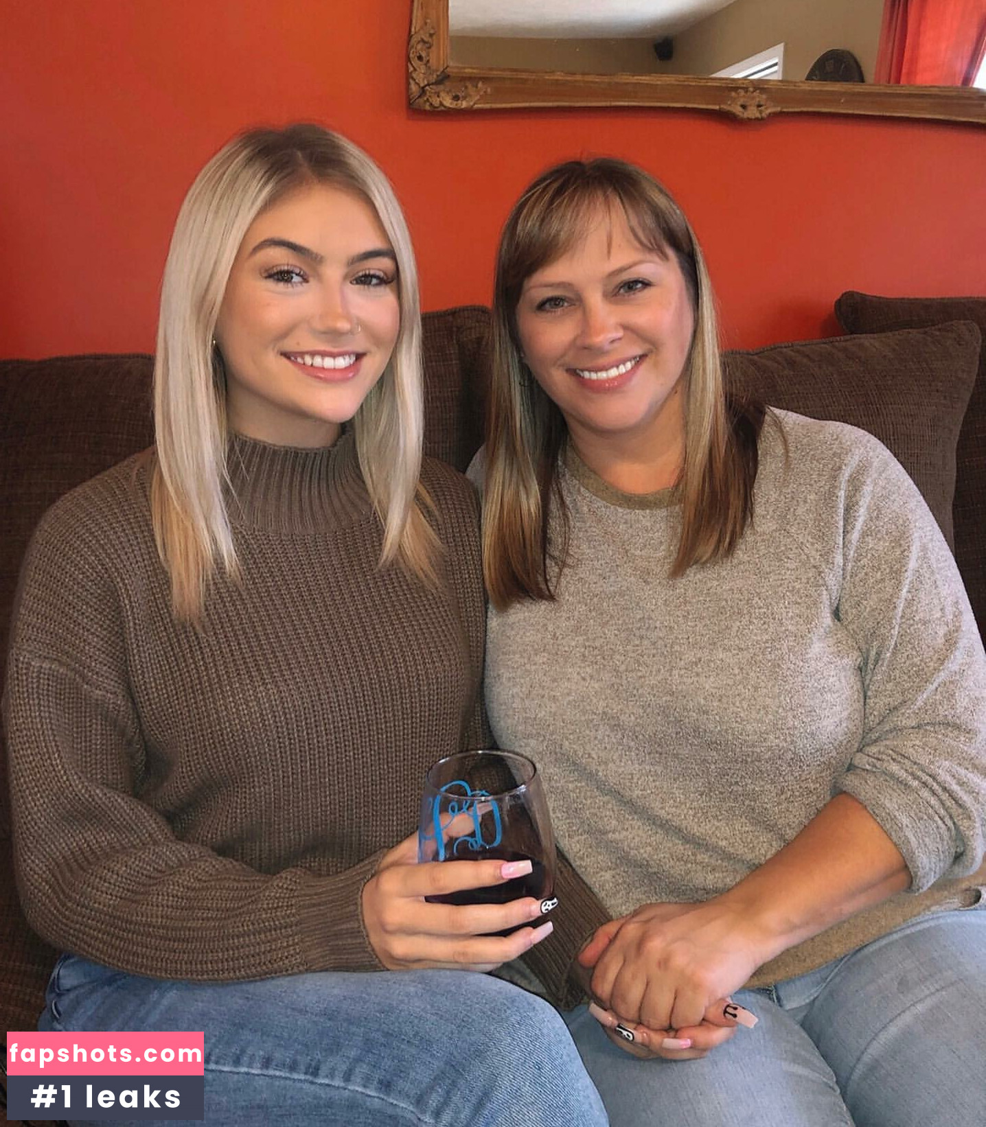 Holly Cloar gallery photo #16