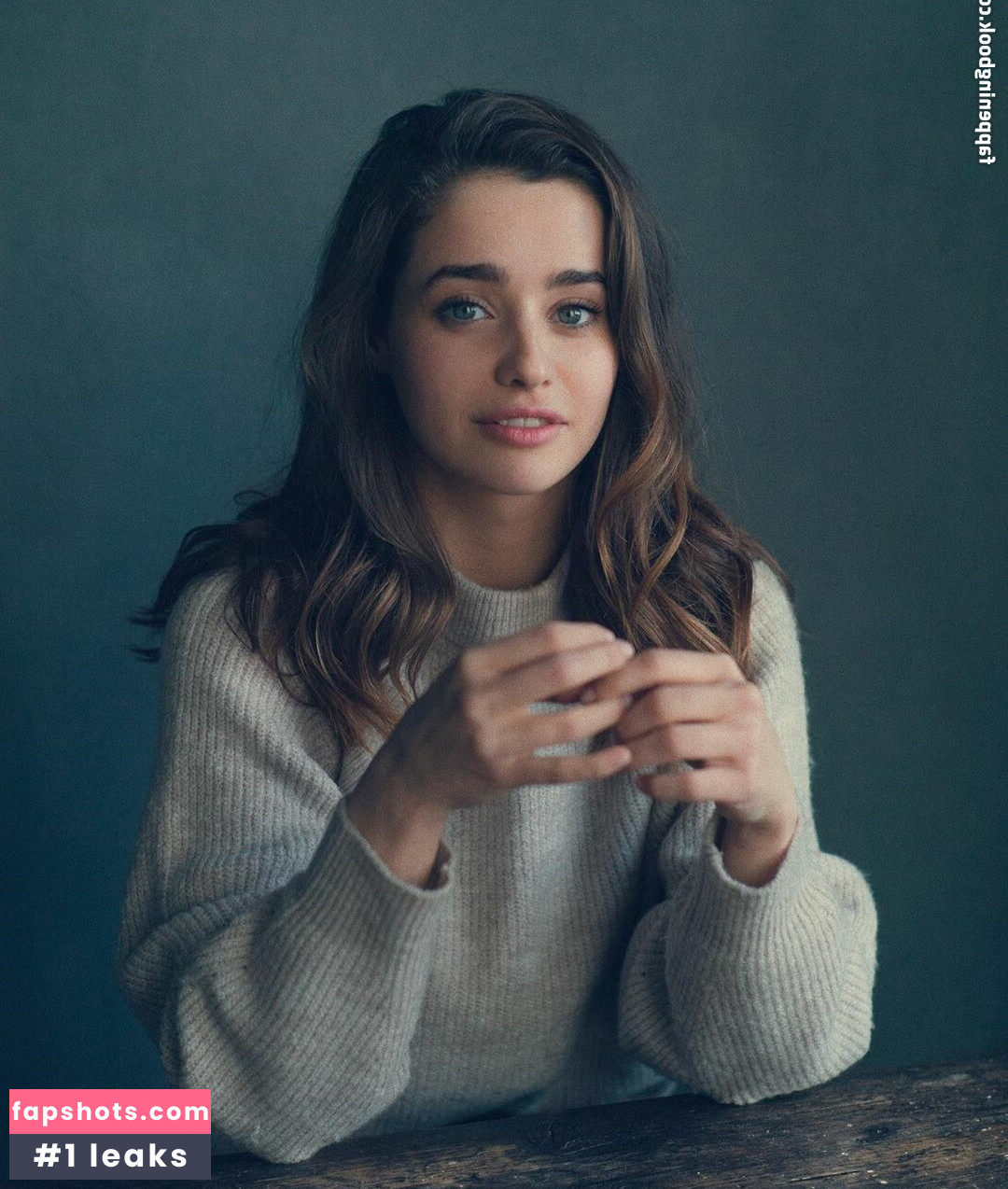 Holly Earl gallery photo #13