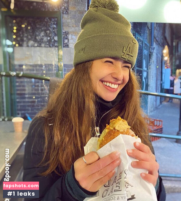 Holly Earl gallery photo #14