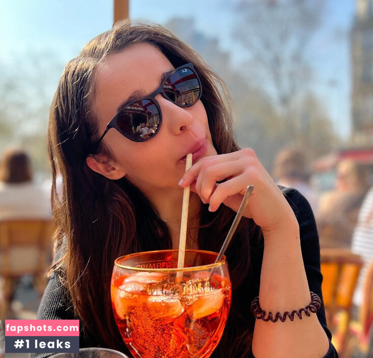 Holly Earl gallery photo #20