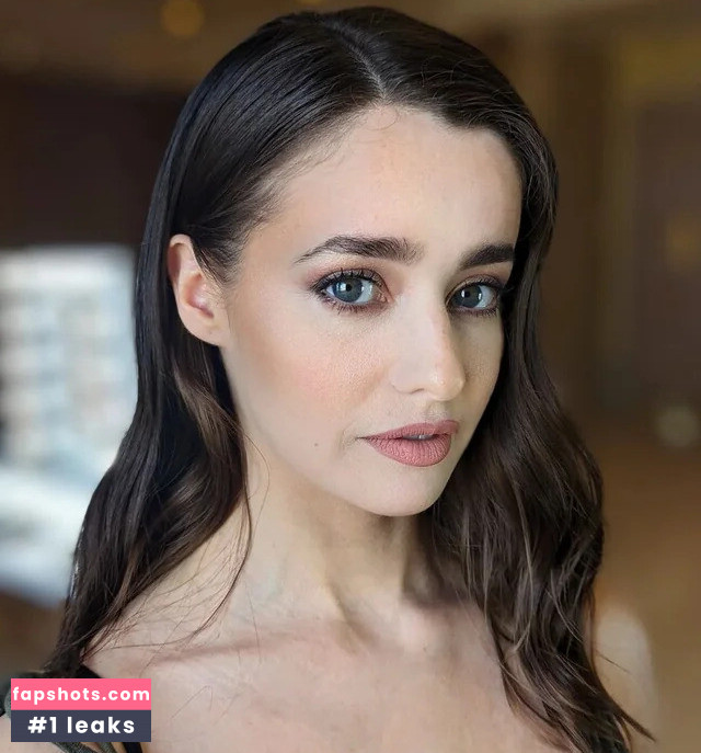 Holly Earl gallery photo #3