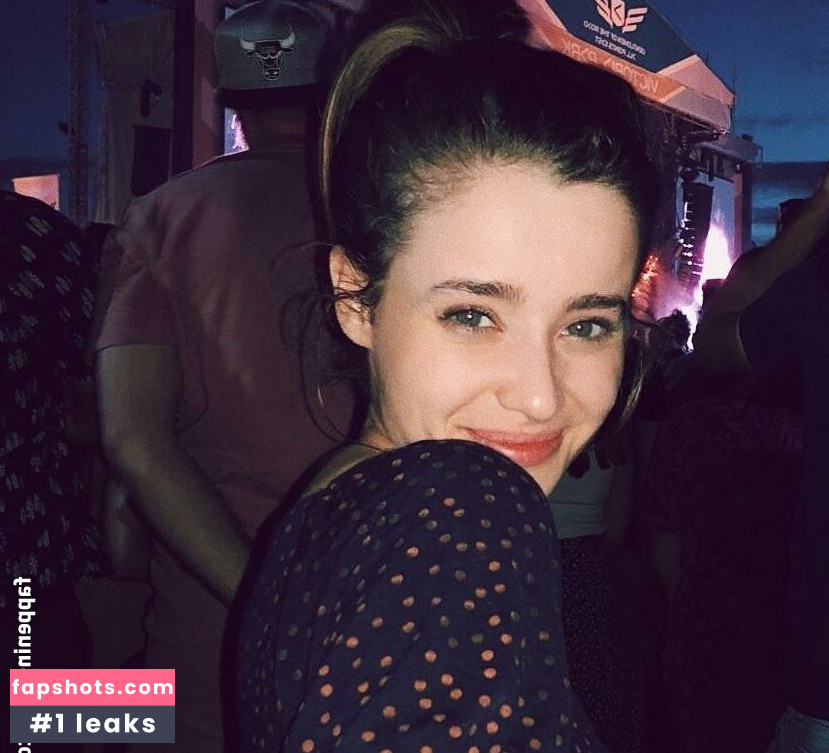 Holly Earl gallery photo #25
