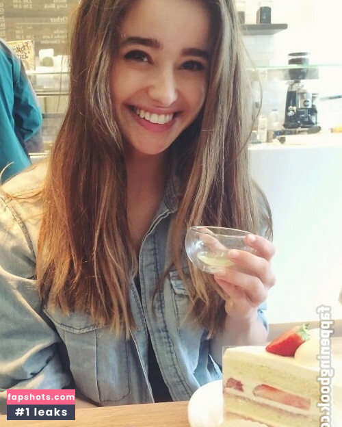 Holly Earl gallery photo #26