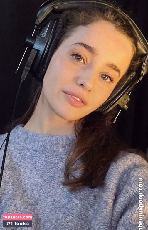 Holly Earl gallery photo #7