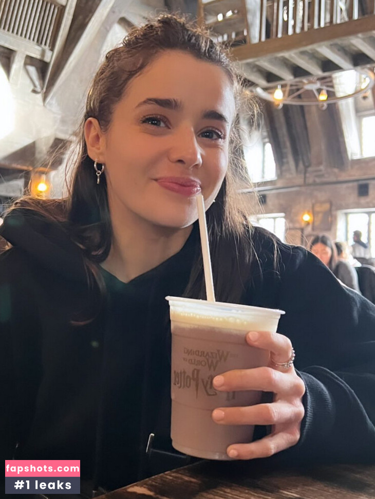 Holly Earl gallery photo #8