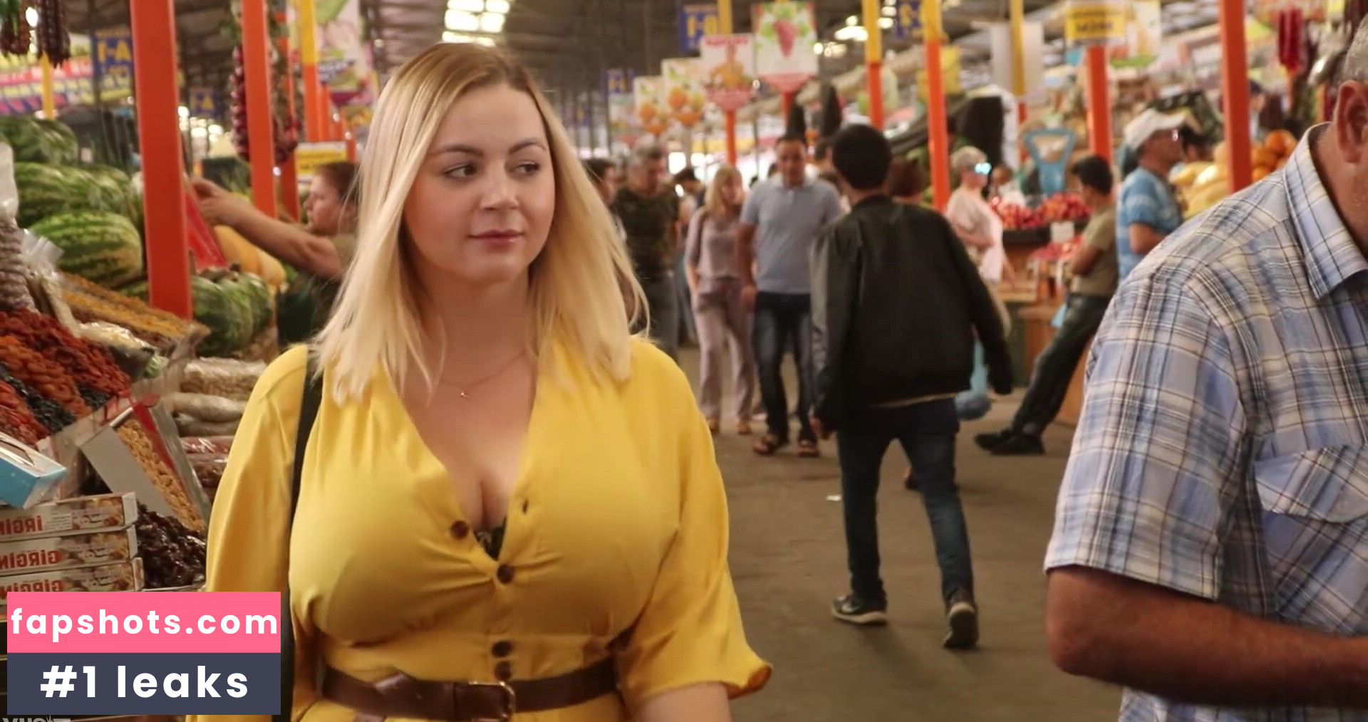 Holly Garner gallery photo #184