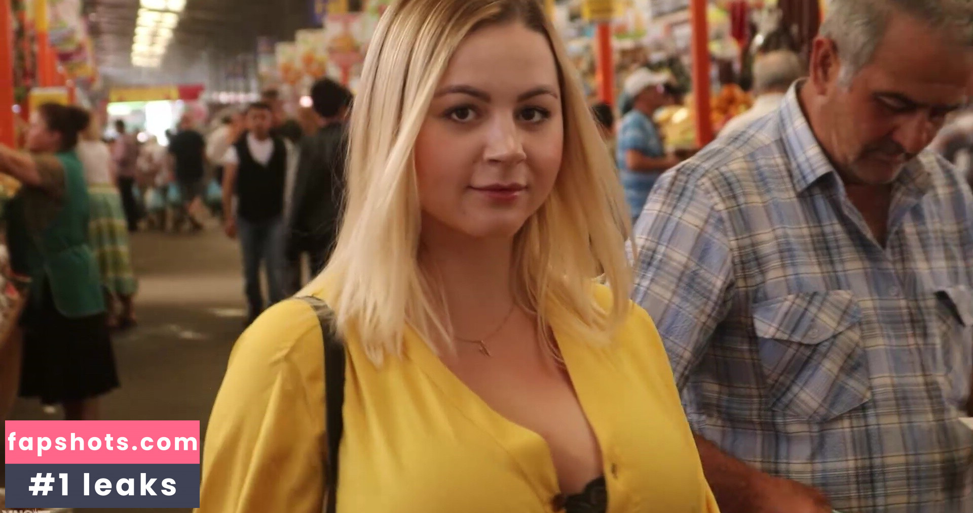 Holly Garner gallery photo #206