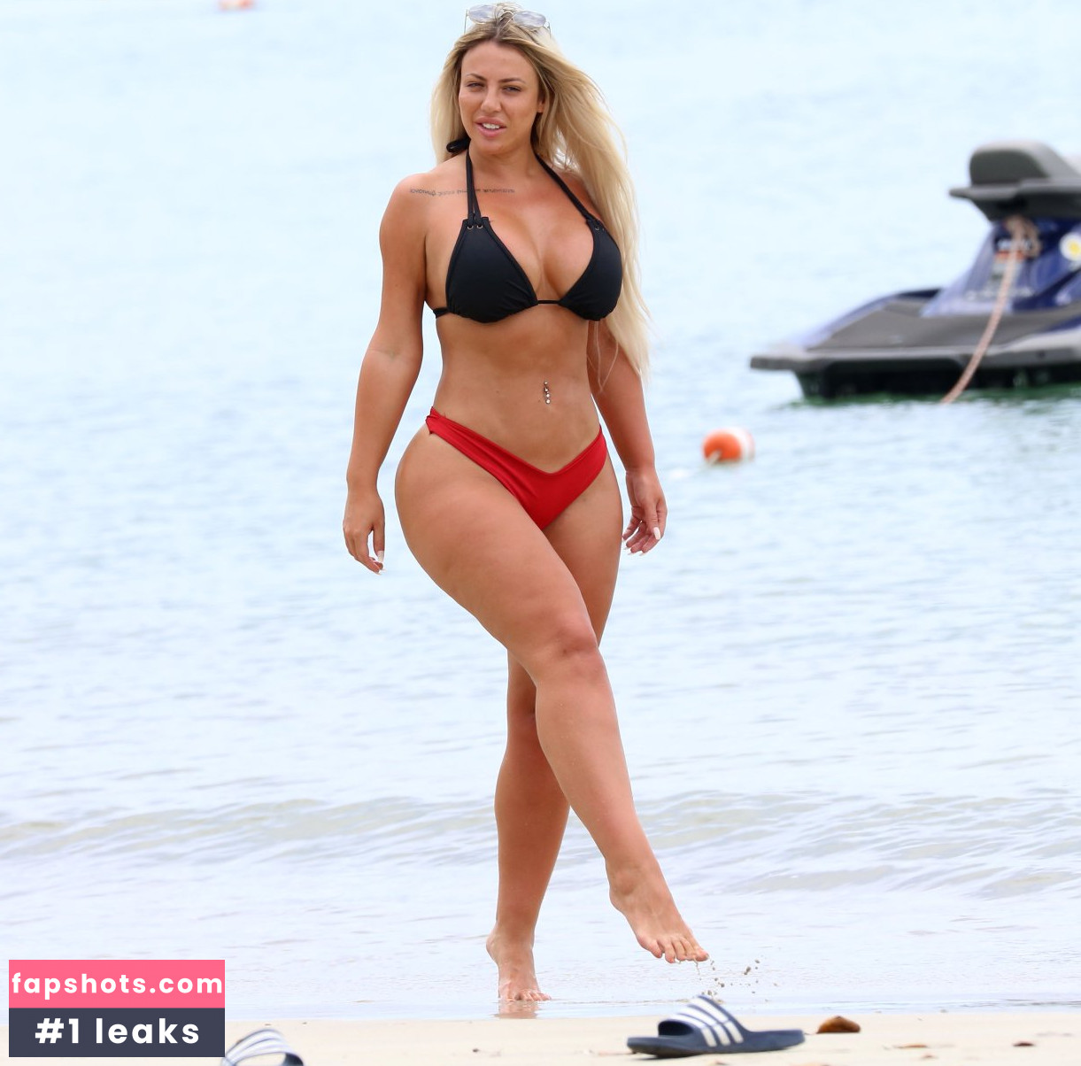 Holly Hagan nude babe gallery