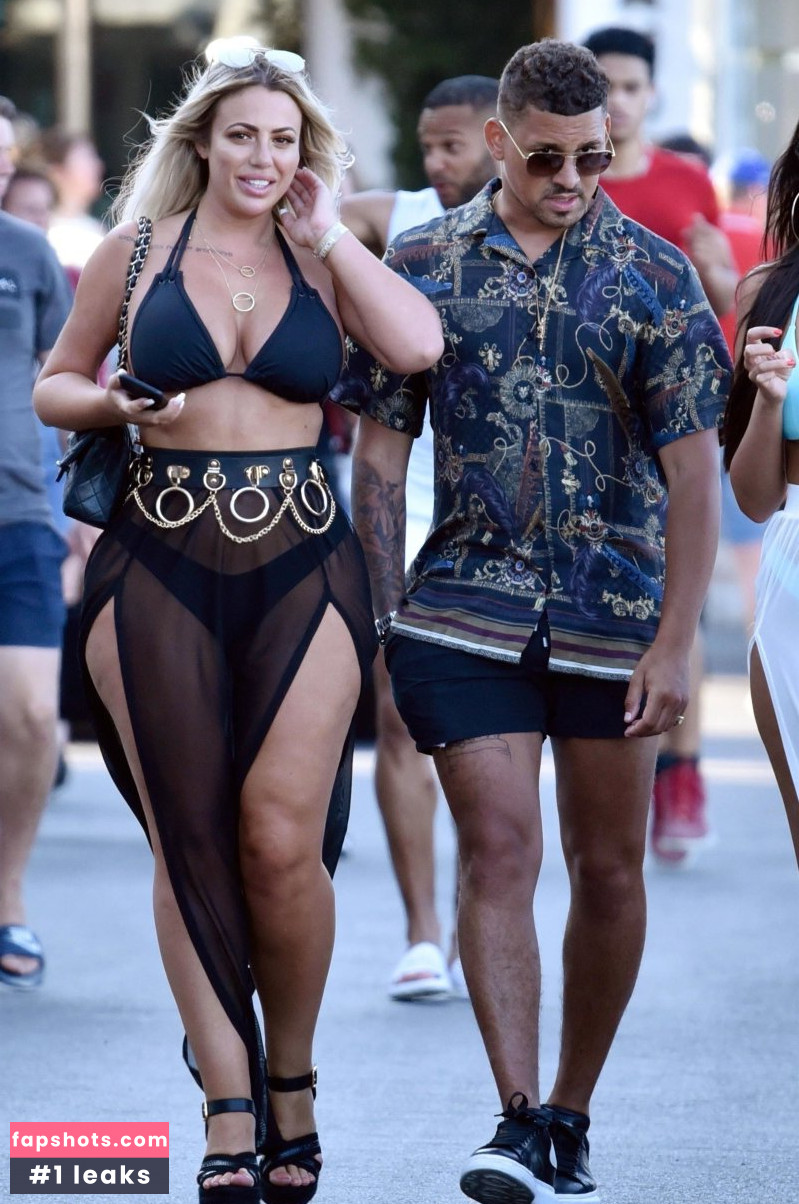 Holly Hagan gallery photo #149