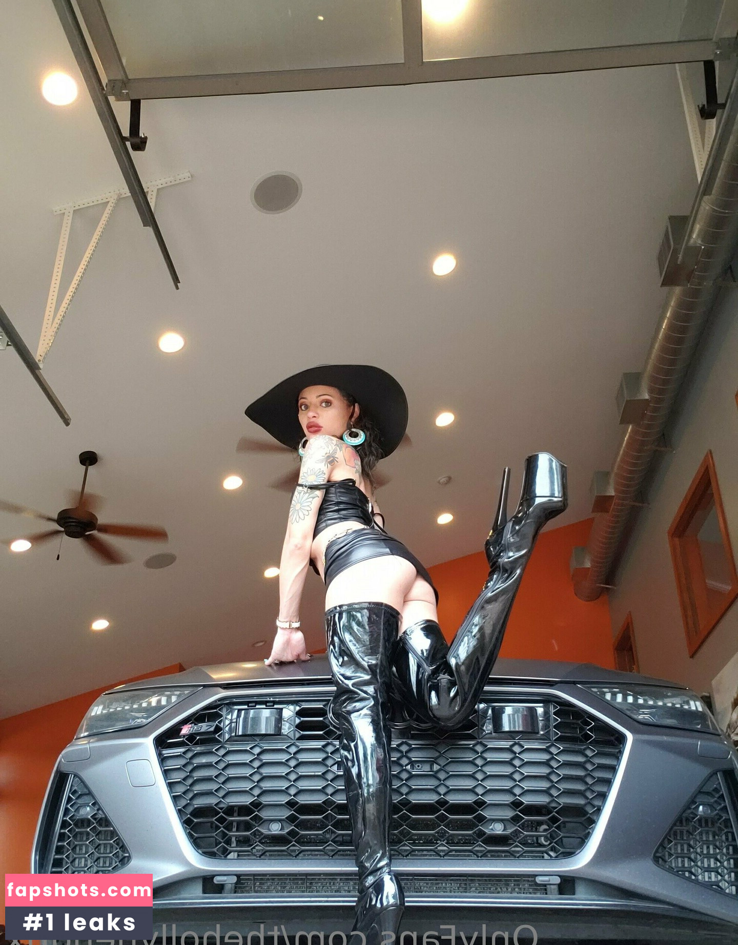 Holly Hendrix gallery photo #104