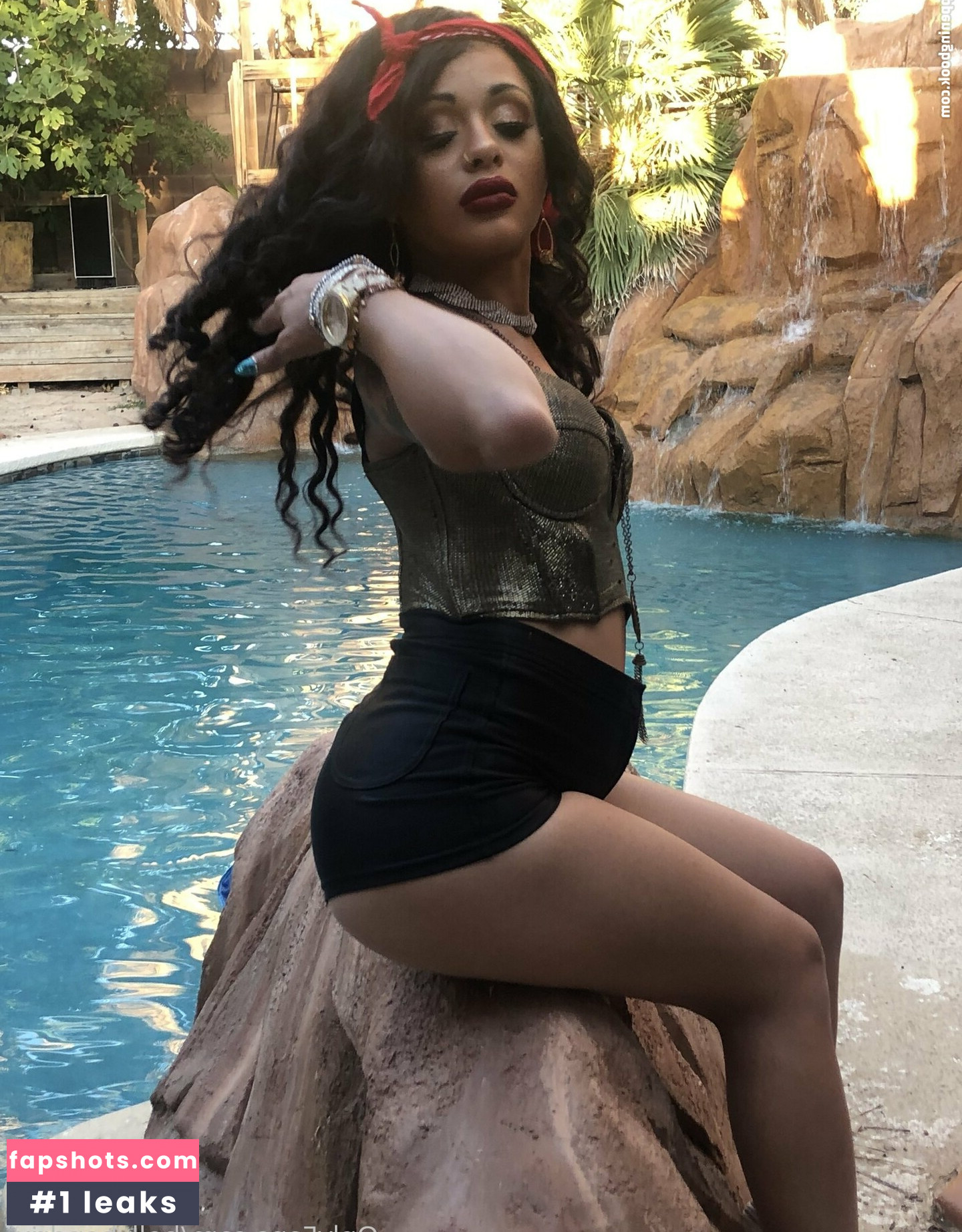 Holly Hendrix gallery photo #70