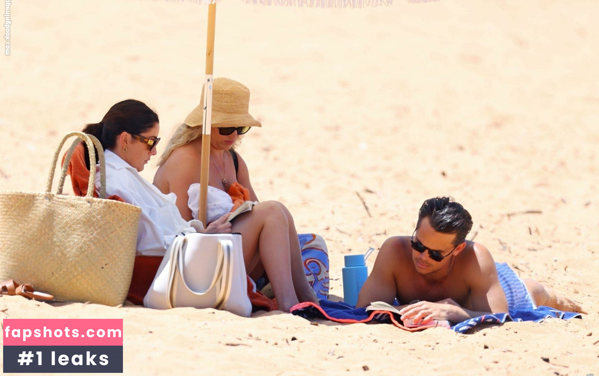 Holly Kingston gallery photo #21