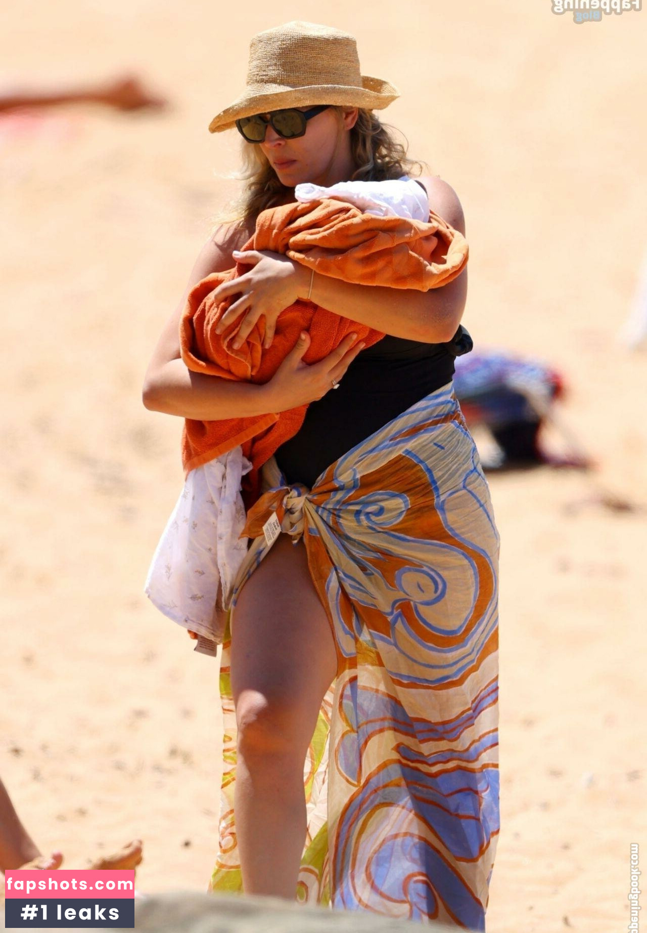 Holly Kingston gallery photo #27