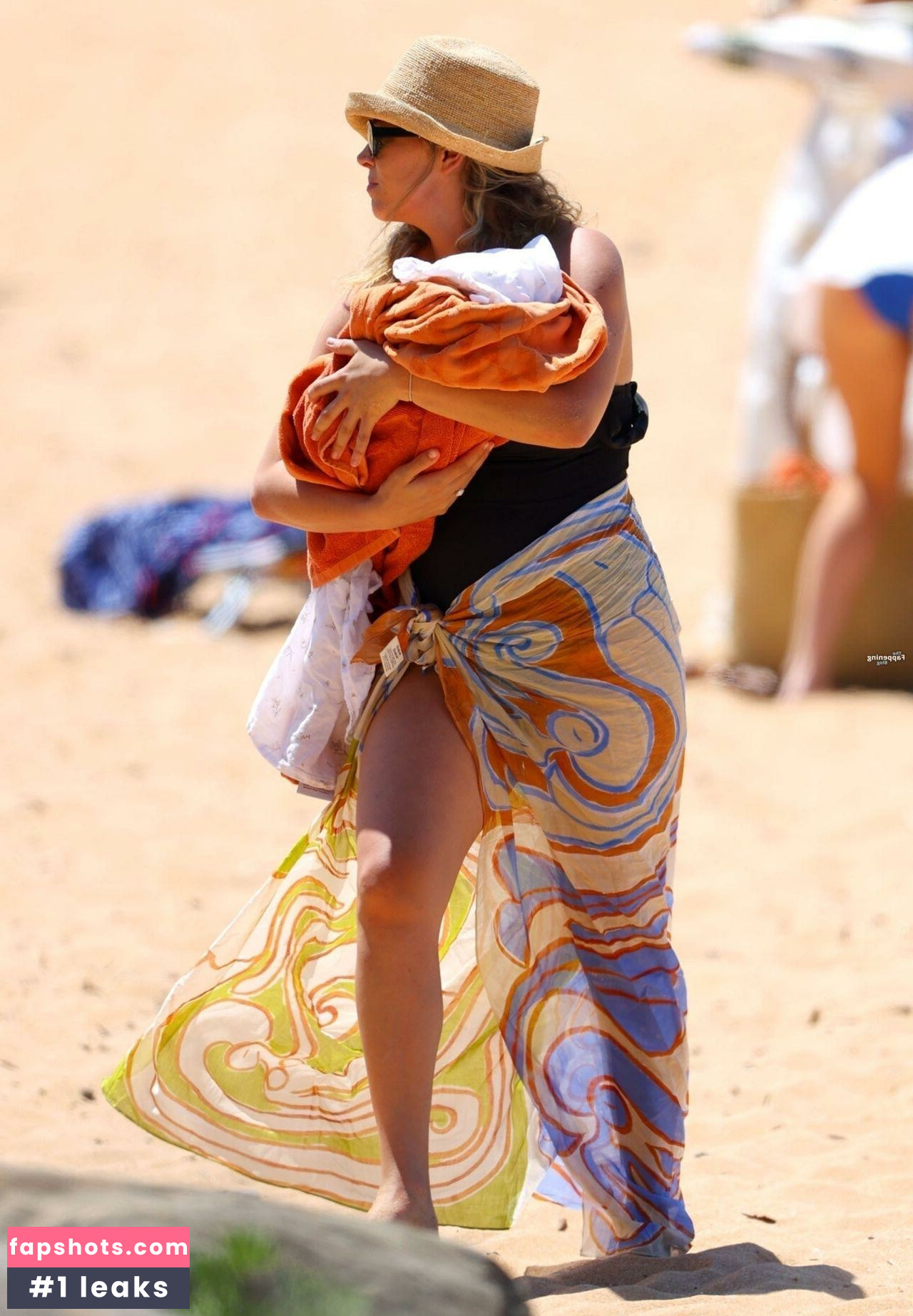 Holly Kingston gallery photo #4