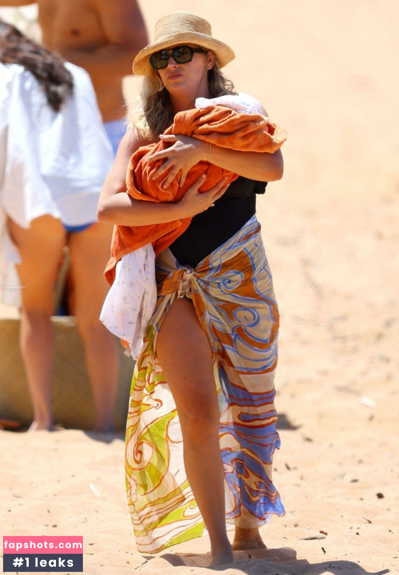 Holly Kingston gallery photo #31