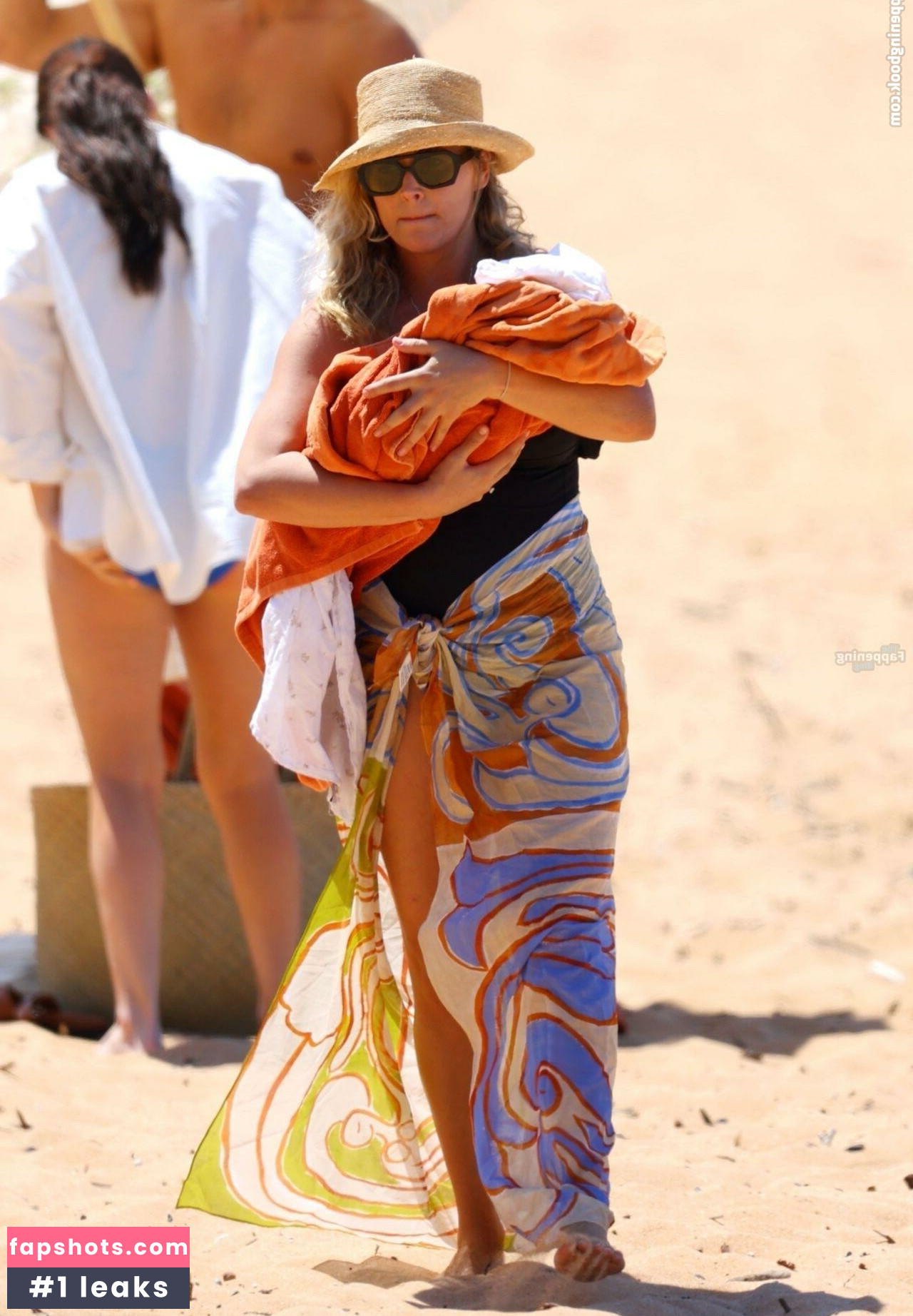 Holly Kingston gallery photo #5