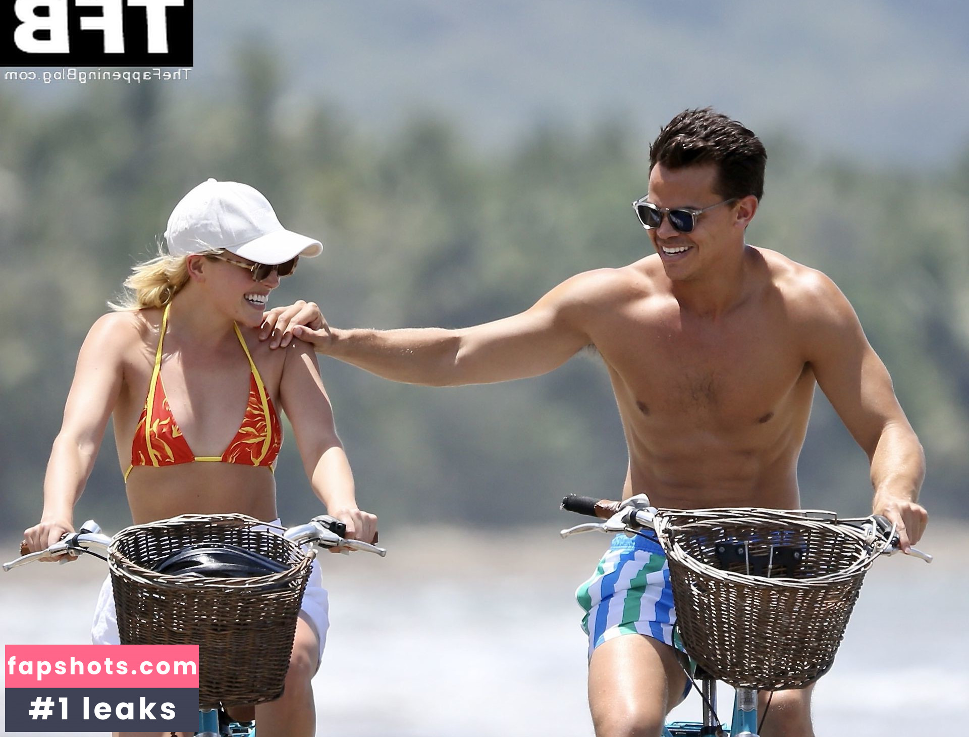 Holly Kingston gallery photo #49