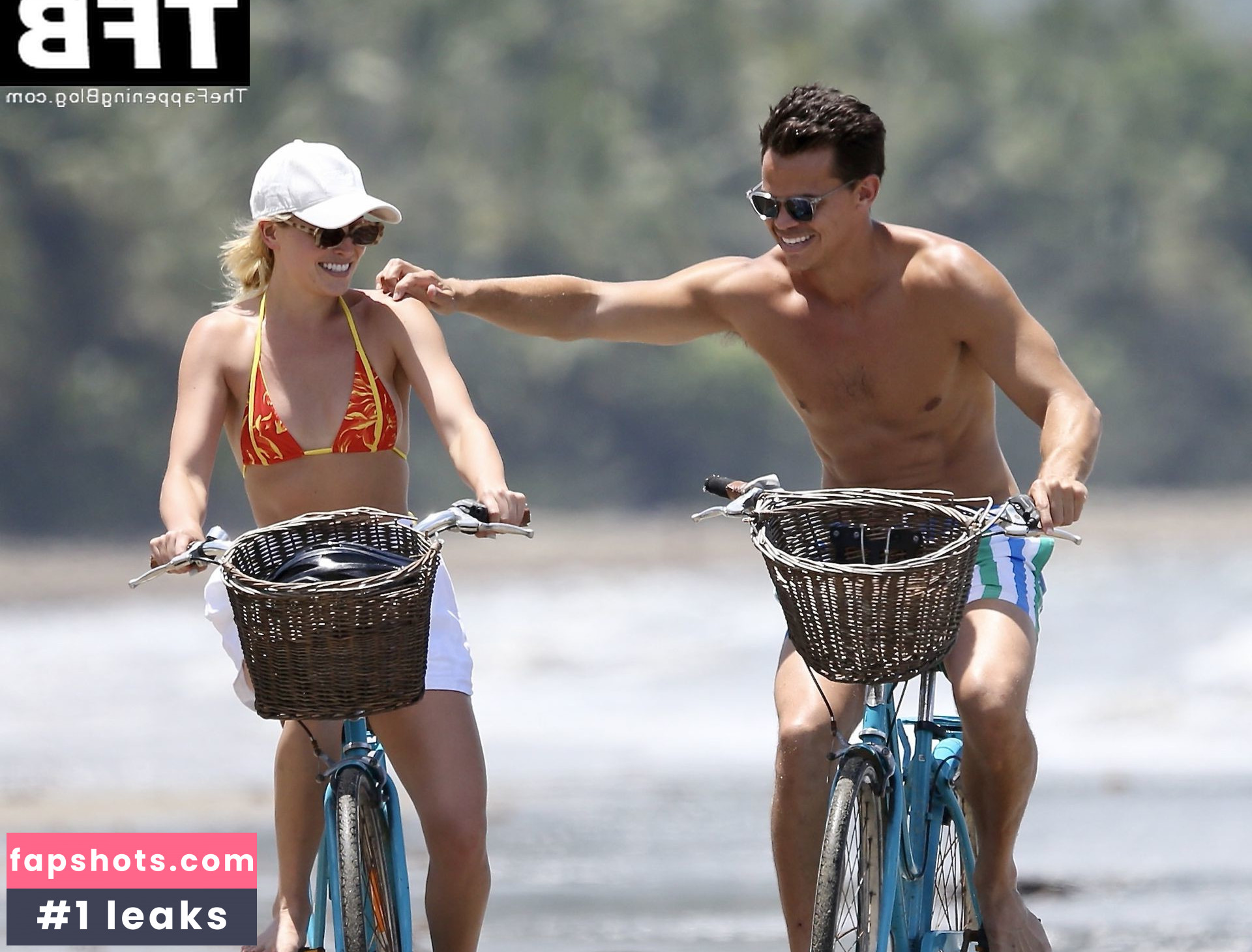 Holly Kingston gallery photo #50