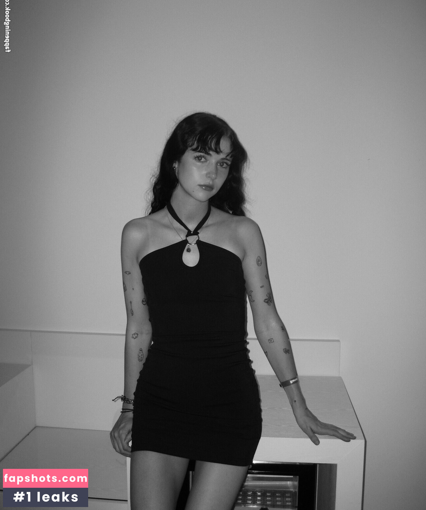 Holly Laing Nude Leaks OnlyFans Photos #2 - LeakJerk