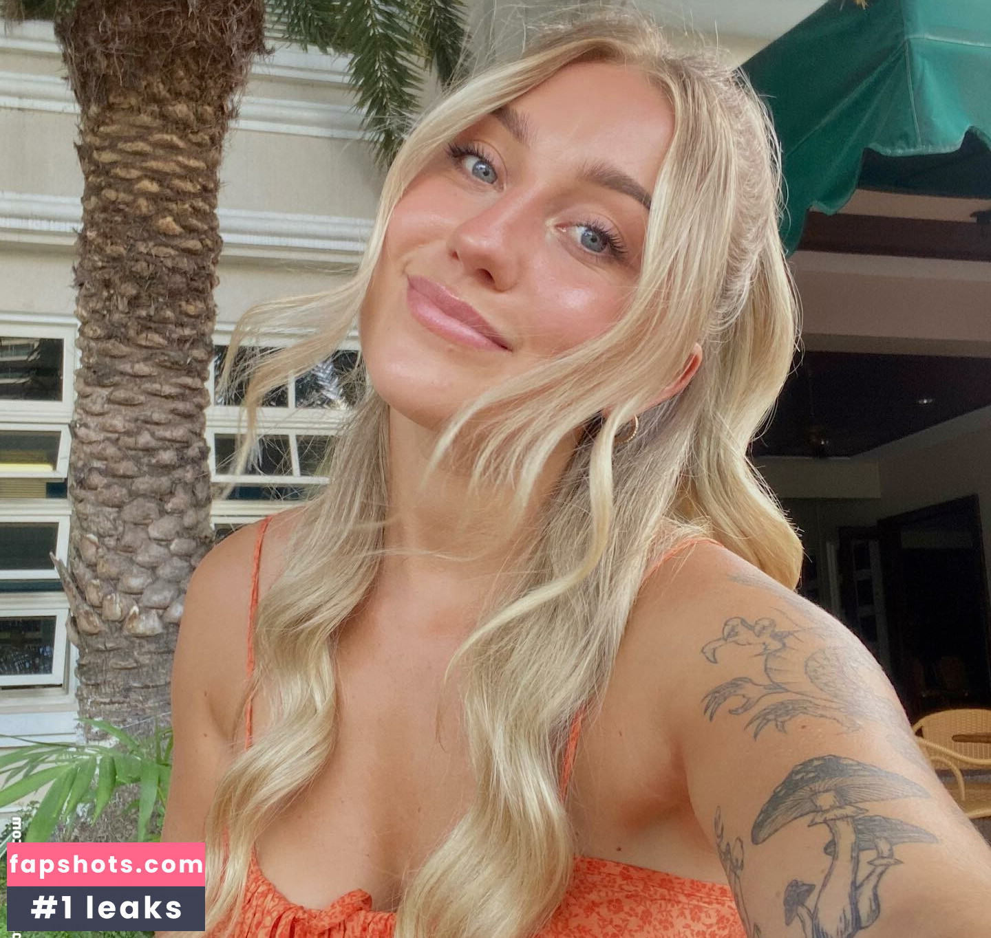 Holly Lomas gallery photo #2